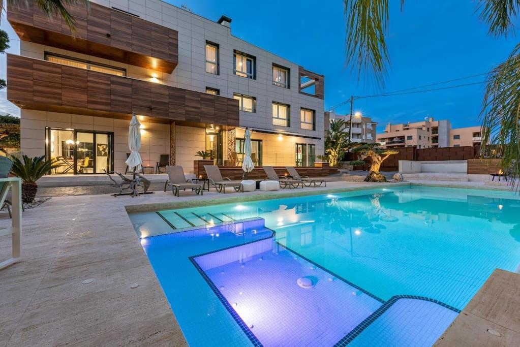 Appartement Lusso E Relax Con Piscina A 2 Minuti Dal Mare à Miami Playa Extérieur photo