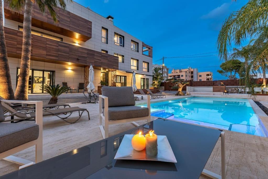 Appartement Lusso E Relax Con Piscina A 2 Minuti Dal Mare à Miami Playa Extérieur photo